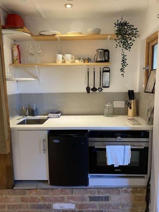 Cosy 1 Bedroom Country Lodge With Free Parking Watlington  Exterior photo